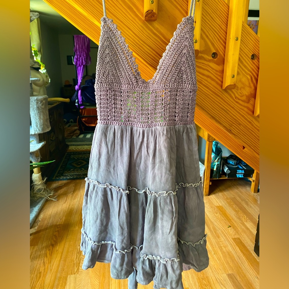Size small knitted dress ties in the back
